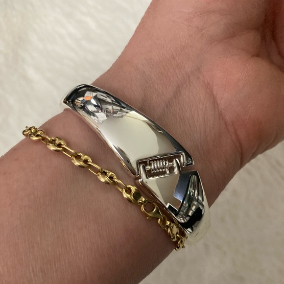 Dolphin cuff bracelet - Picture 4 of 6